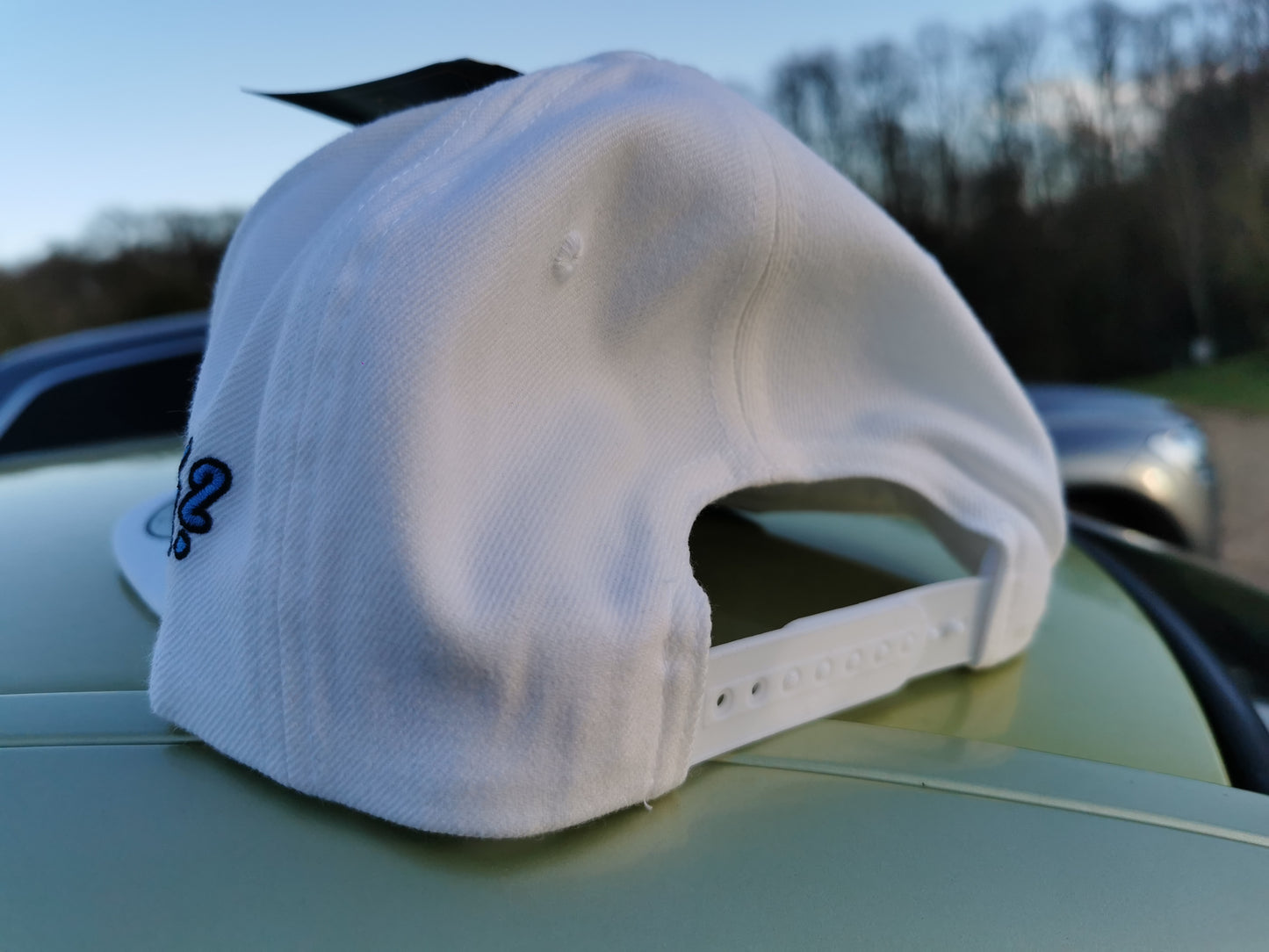 2.2 Flexfit Snapback - White