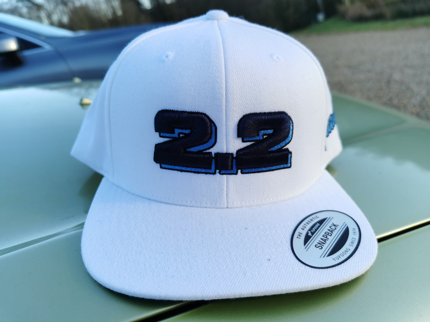 2.2 Flexfit Snapback - White